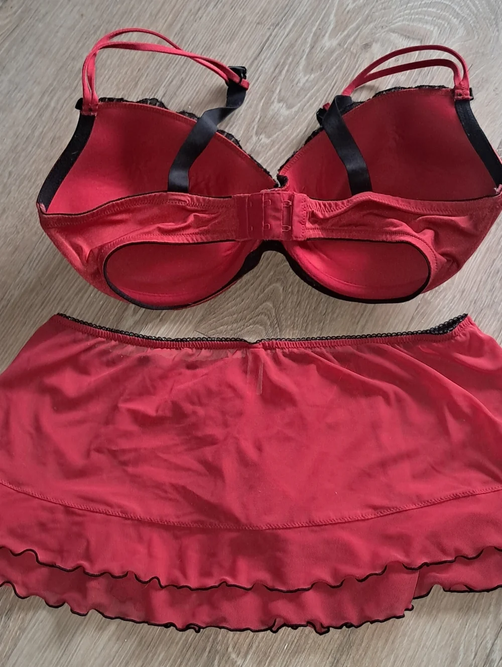 Apt. 9 Wine and Black 36 D and Large Lace Bra & Mini Skirt Set - Picture 15 of 16